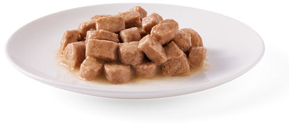 Hrana umeda bio pentru pisici, bucati de pui cu urzica si tomate, 405g Yarrah