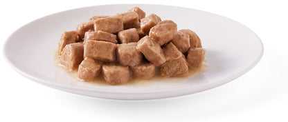 Hrana umeda bio pentru pisici, bucati de pui si curcan cu urzica si tomate, 405g Yarrah